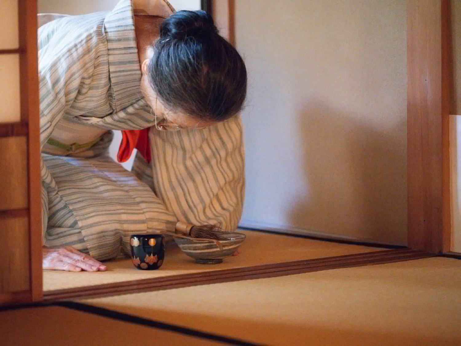 畳に額づく礼
