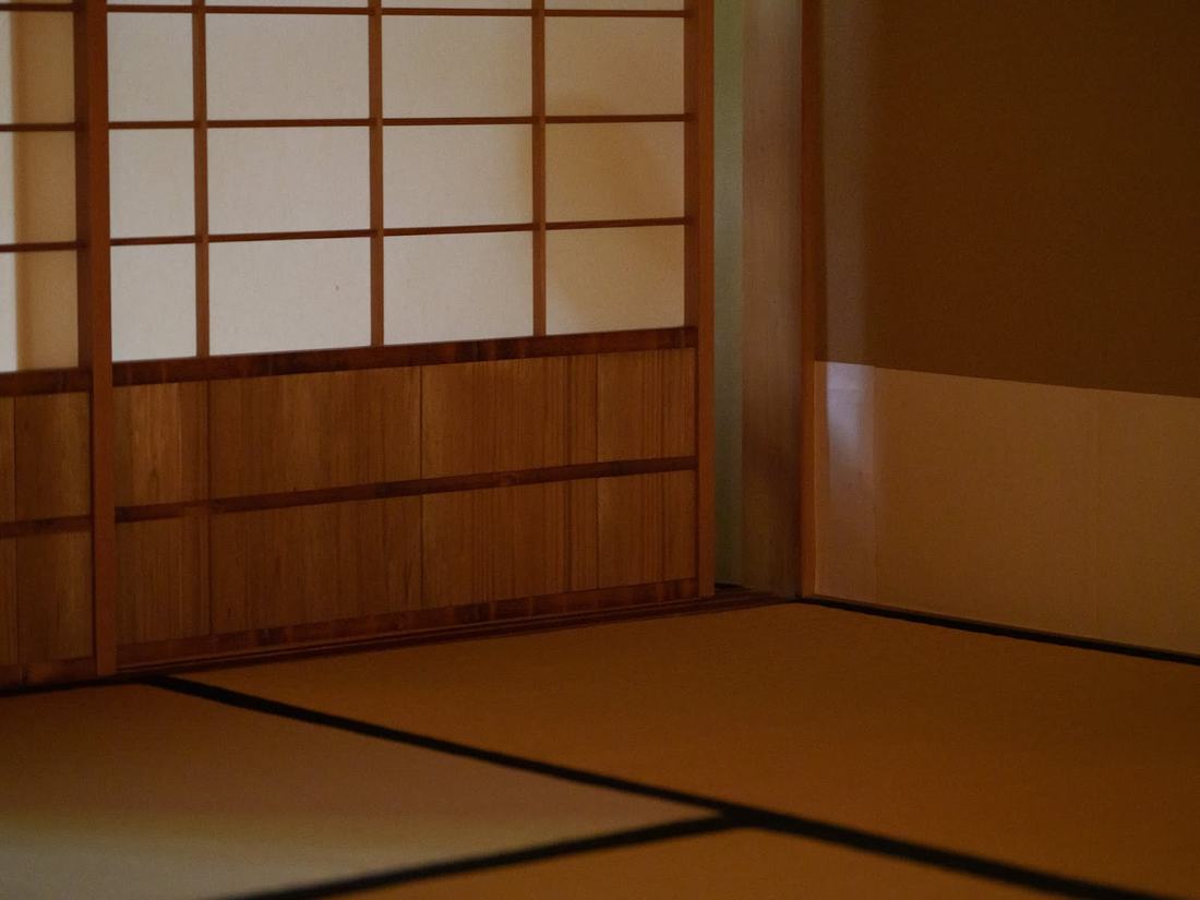 客が去ったあとの茶室